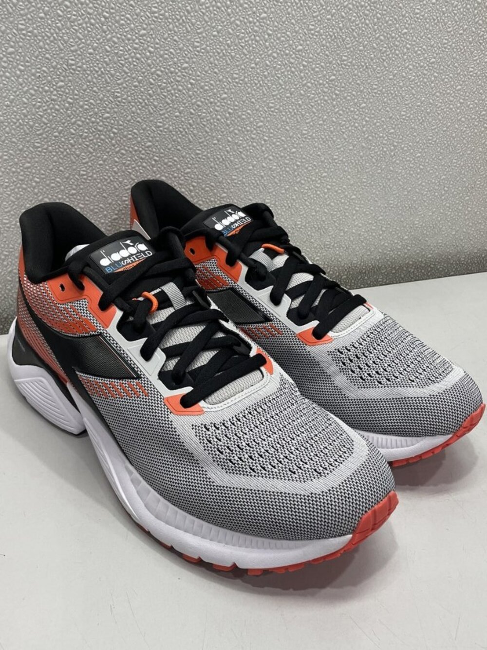 Diadora Mythos Blushield Vigore Running Sneakers Men's US 12, Black & Mandarin